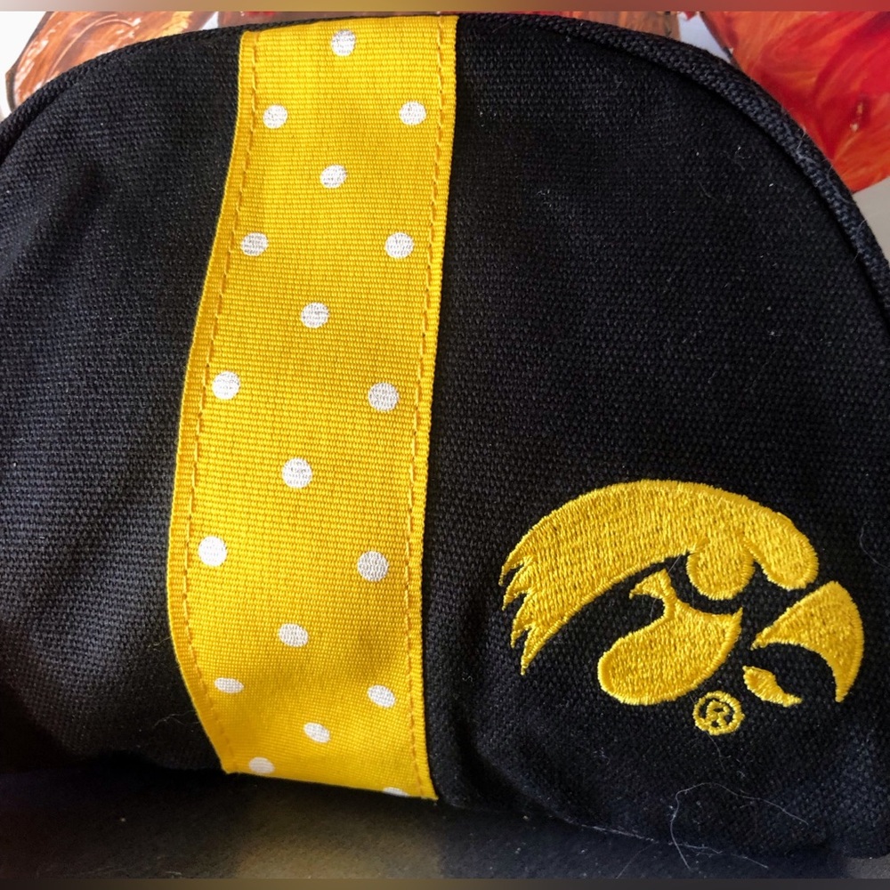 NWT Iowa Hawkeyes Embroidered Zip Close Pouch - Black - Picture 2 of 4